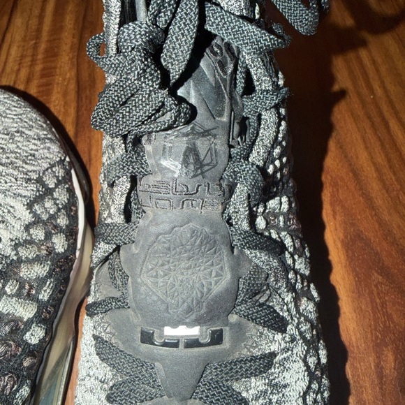 Athletic_Shoes